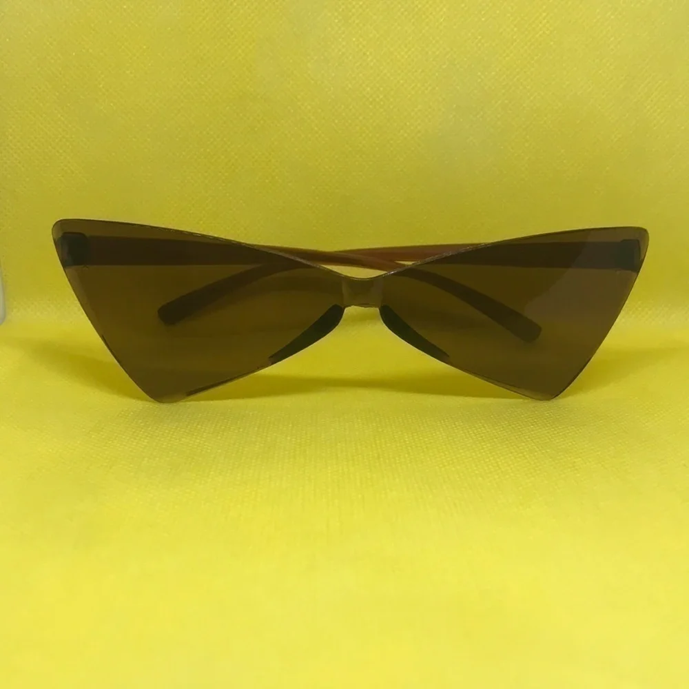 BROWN SUNGLASSES W/FREE CASE ✨✨✨